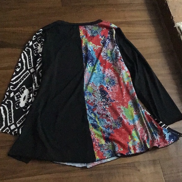 $8💘Sale Calessa black red tunic multimedia print - Picture 5 of 5